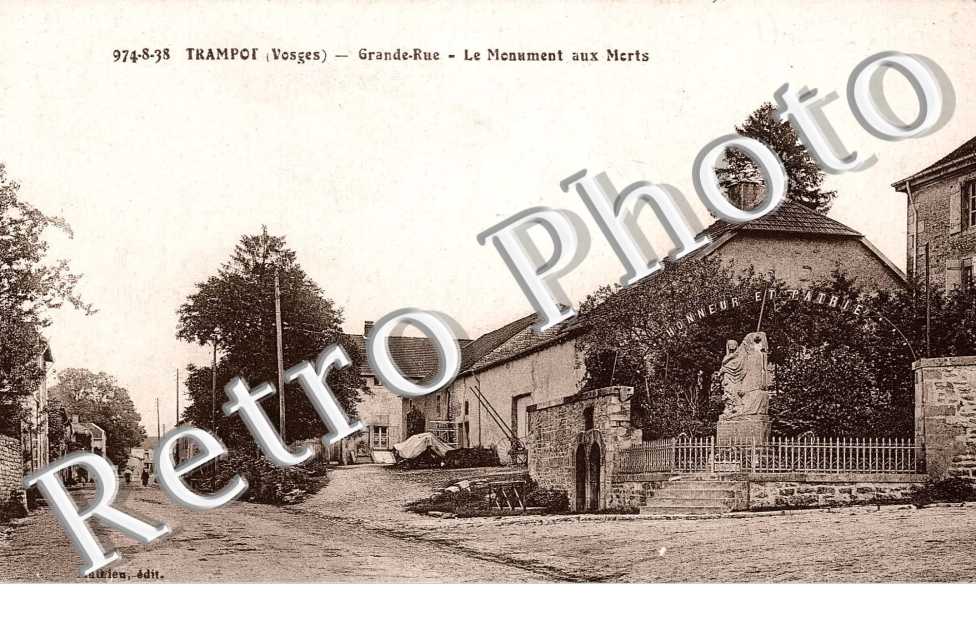 Grande Rue et le Monument aux Morts