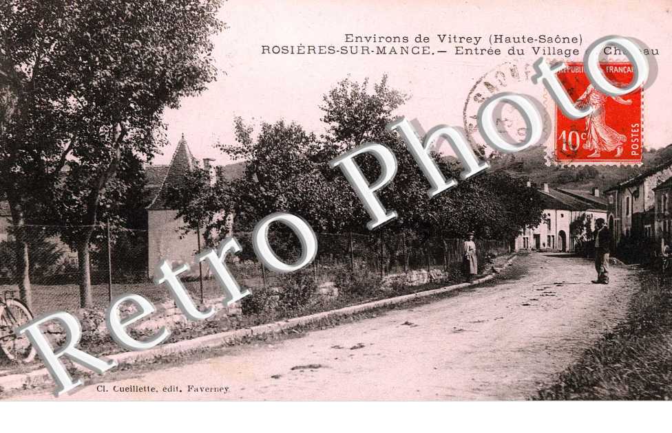 Entree du village et chateau