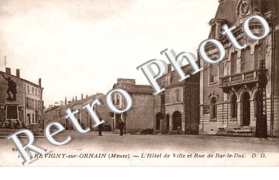 Hotel-de-ville et rue de Bar-le-Duc