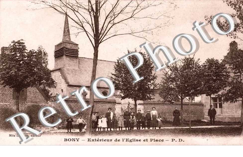 Exterieur de l'Eglise et Place