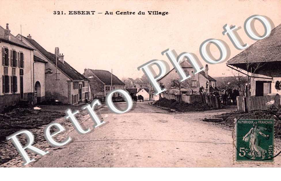 Au centre du Village