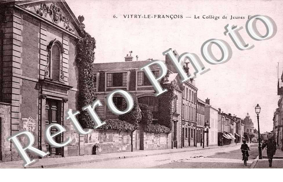 LE COLLEGE DE JEUNES FILLES