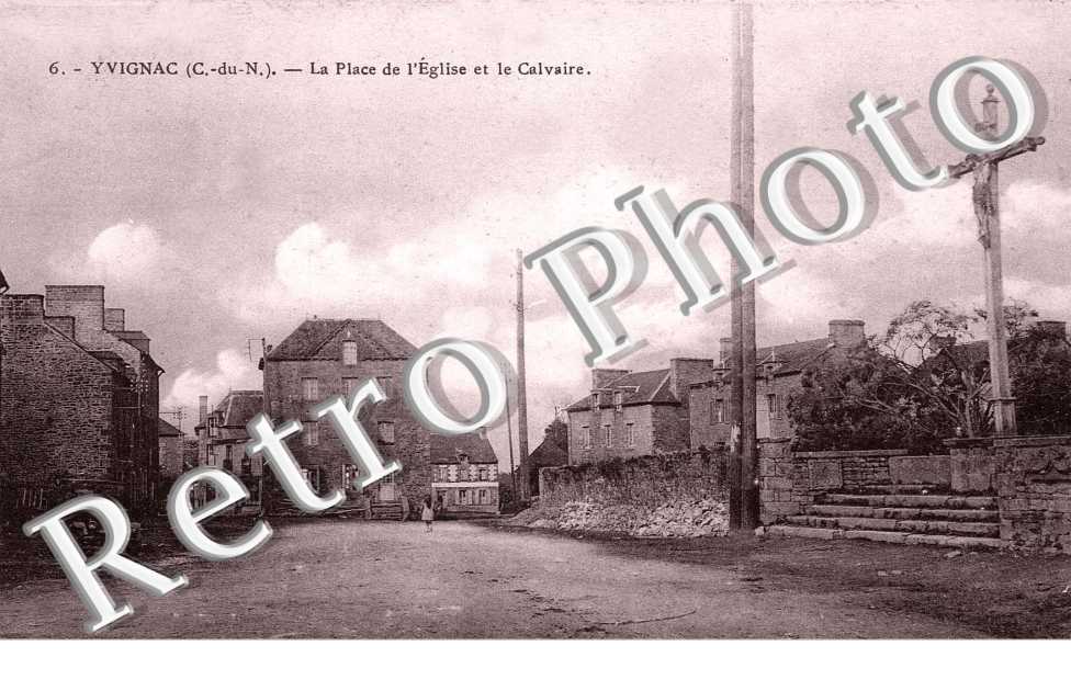 la Place de l'Eglise et le Calvaire
