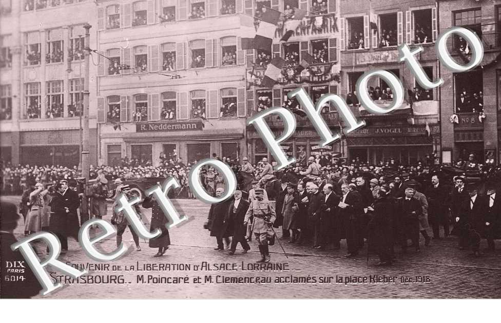 M. Poicare et m. Clmenceau acclames sur la place Kleber