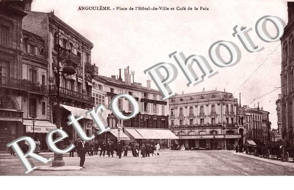 Place de l'Hotel de Ville et Cafe de la Paix
