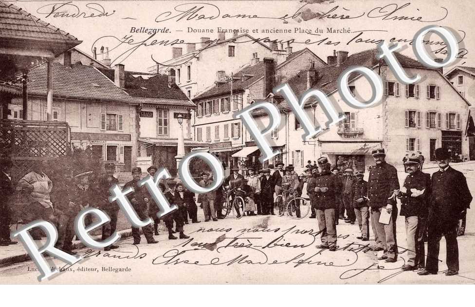 Douane francaise et ancienne place du marche