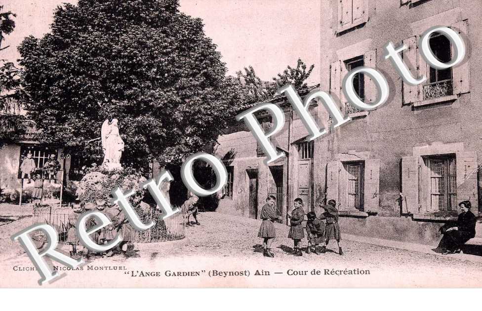 "L'ange gardien" - cour de recreation
