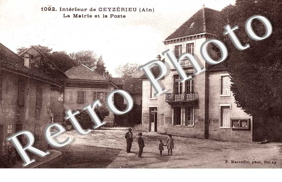  La mairie et la poste