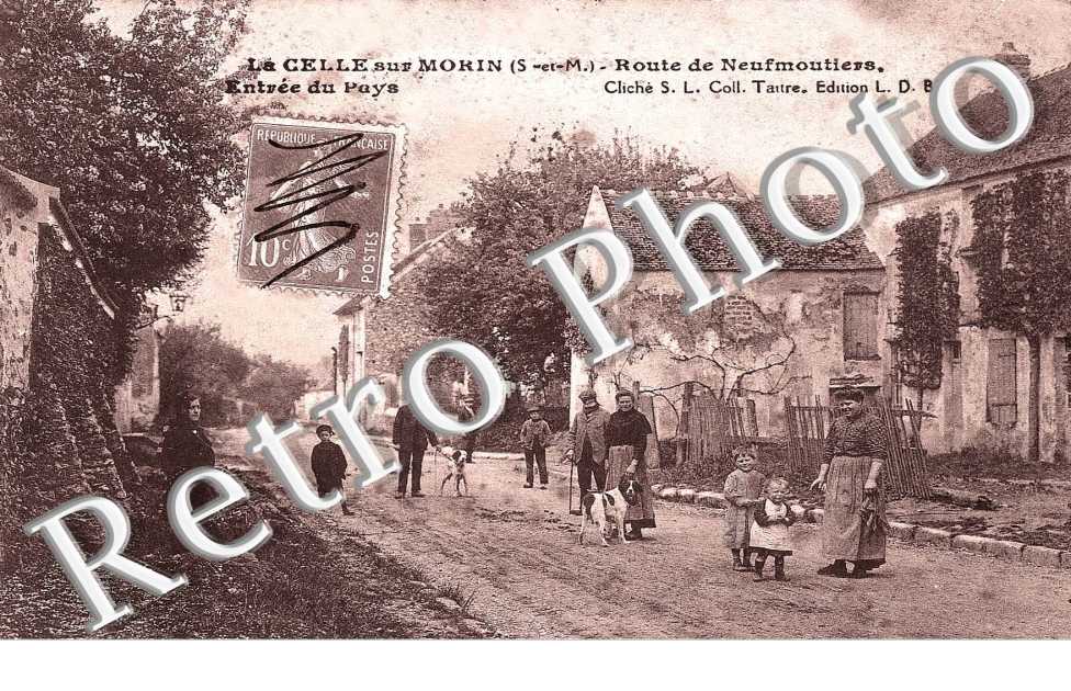 route de Neufmoutiers, entree du pays