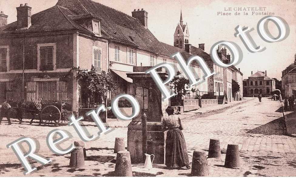 Le Chatelet - Place de la Fontaine