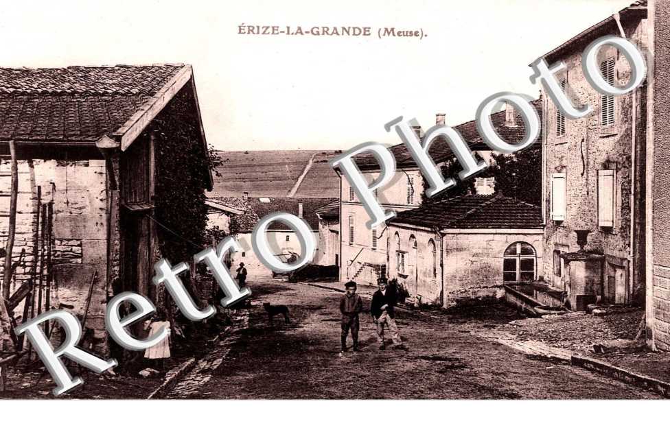 (RUE DESCENDANTE LAVOIR A DROITE)