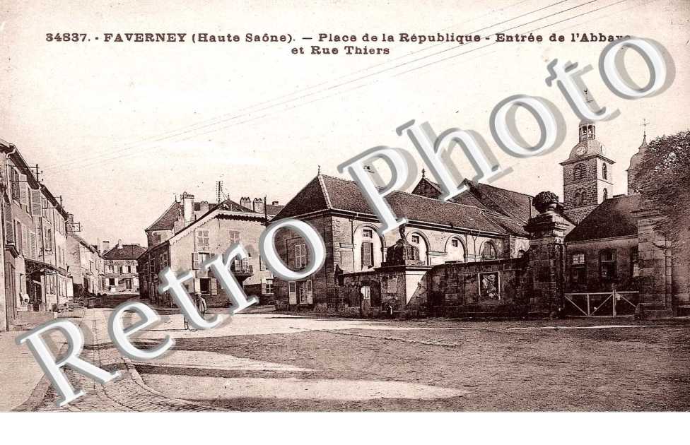 Place de la republique. Entree de l'Abbaye et Rue Thiers