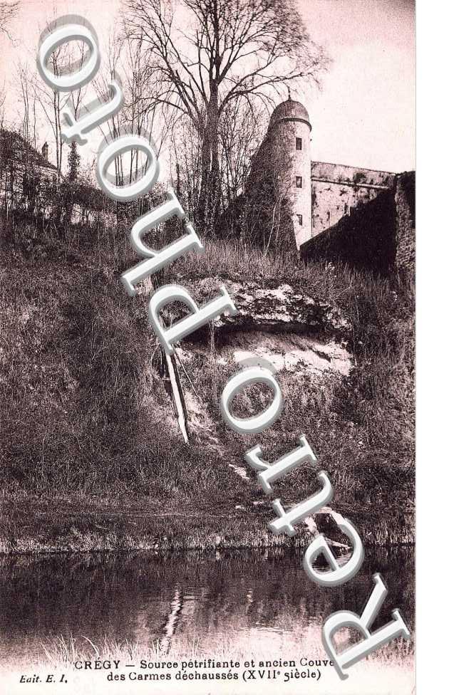 Source Pétrifiante et ancien Couvent