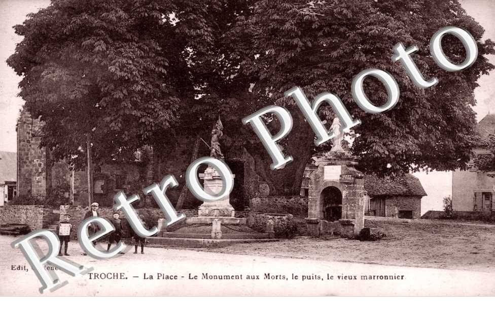 La place, le monument aux morts, le puits, le vieux marronier