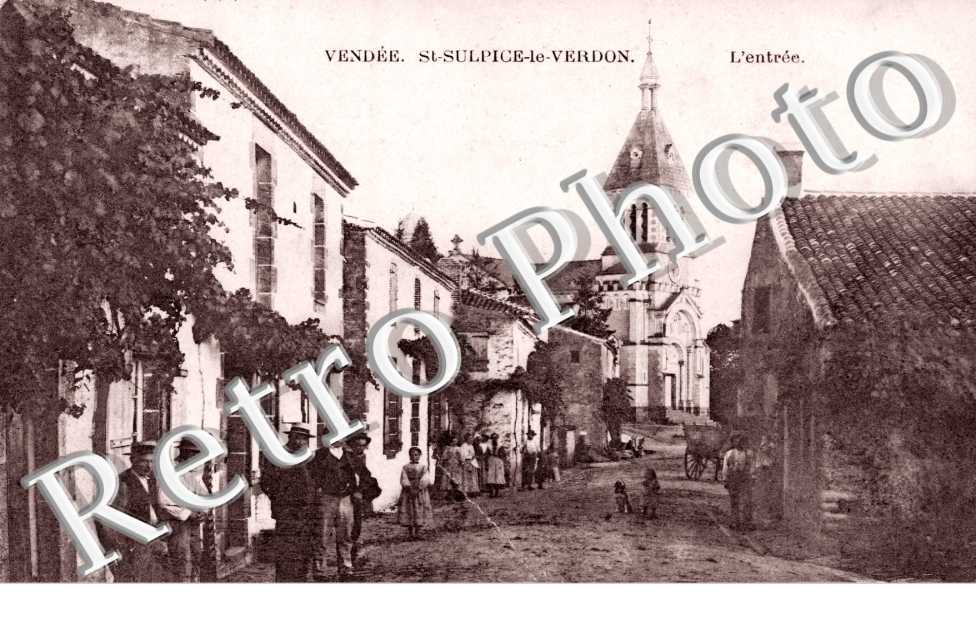 L'ENTREE du village 