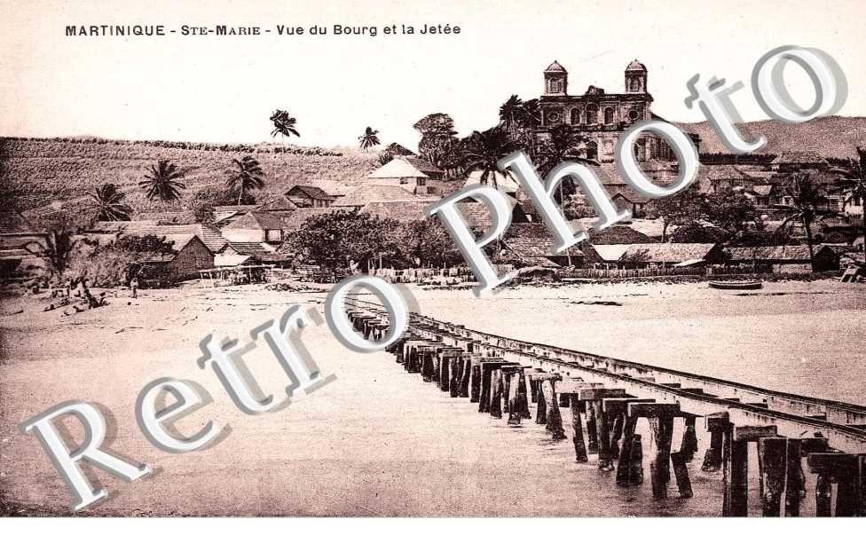 VUE DU BOURG ET LA JETEE