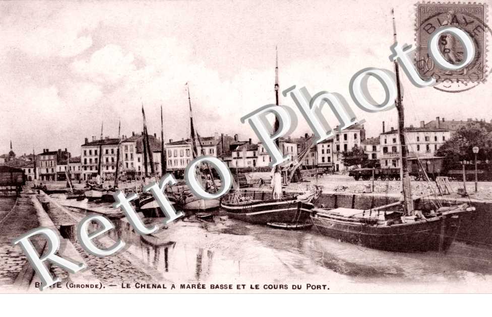 le chenal a maree basse et le cours du port
