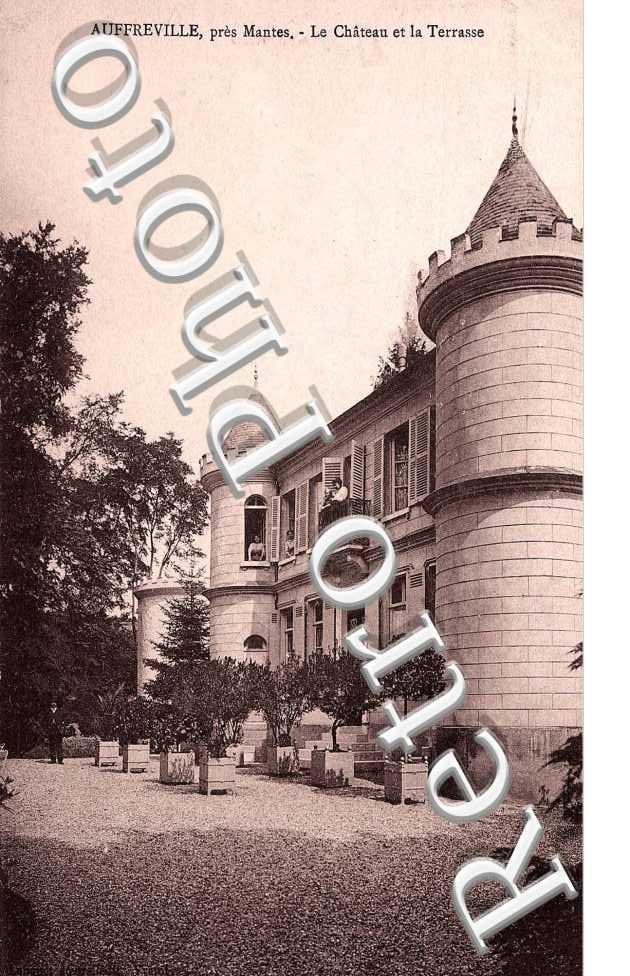 LE CHATEAU ET LA TERRASSE