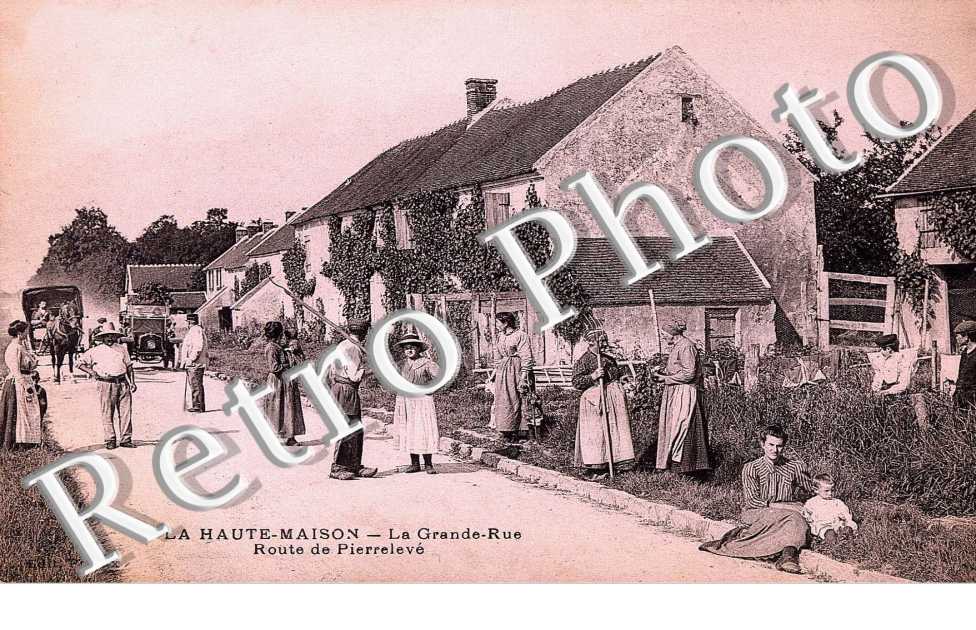 La grande rue - Route de Pierreleve