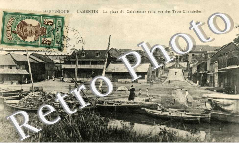 La Place du Calebassier et la Rue des Trois Chandelles