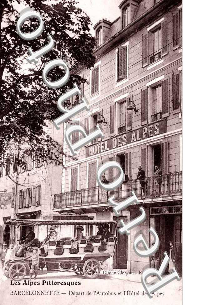 depart de l'autobus et l'hotel des Alpes