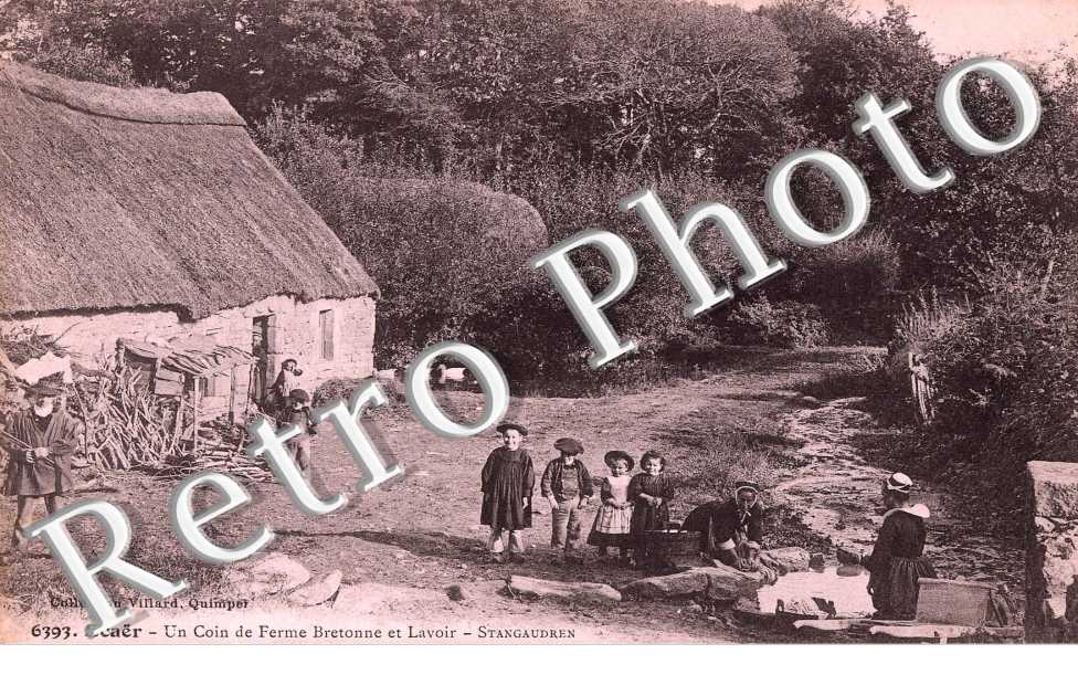 un coin de ferme bretonne et lavoir Stangaudren