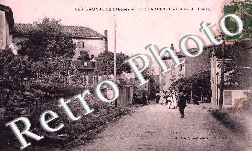 Le Charpenet, Entrée du bourg