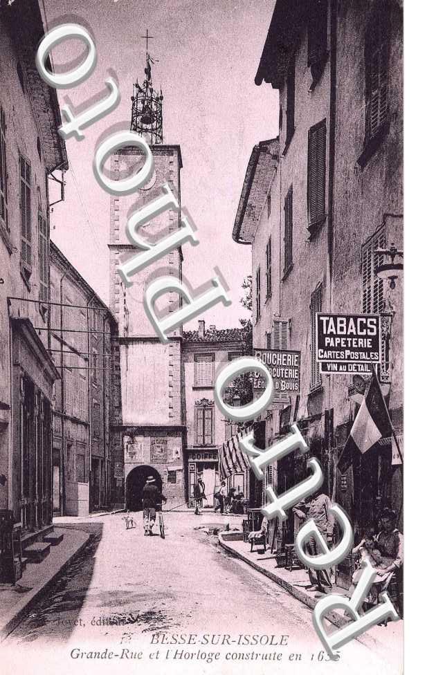 Grande rue et horloge construite en 1655