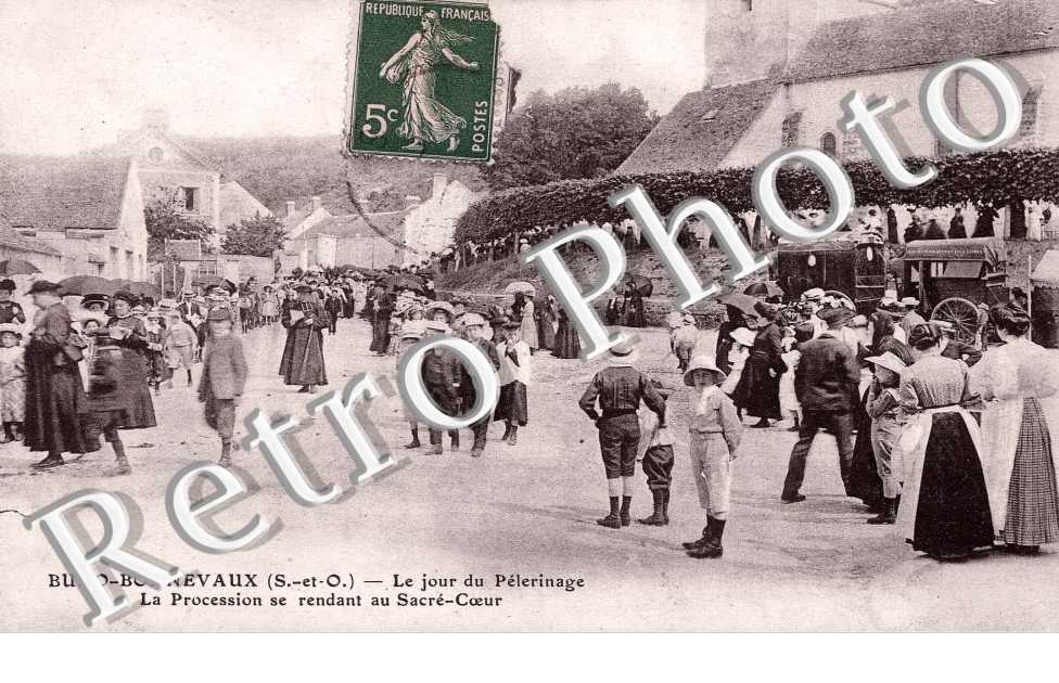 Jour du pelerinage - procession se rendant au sacre coeur