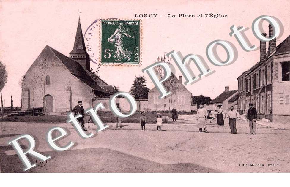 la place et l'eglise