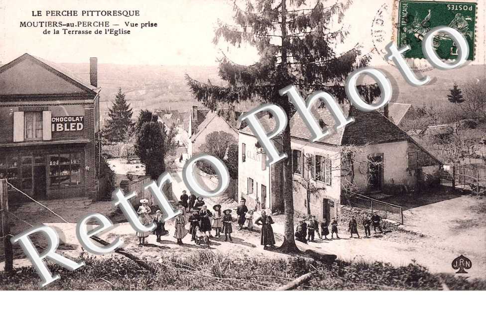 vue prise de la terrasse de l'eglise