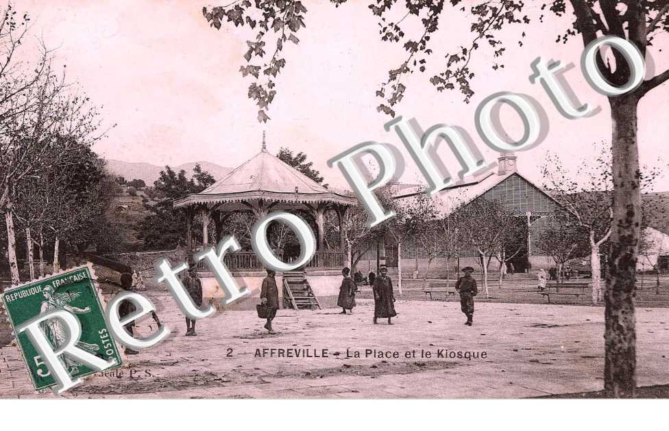 LA PLACE ET LE KIOSQUE