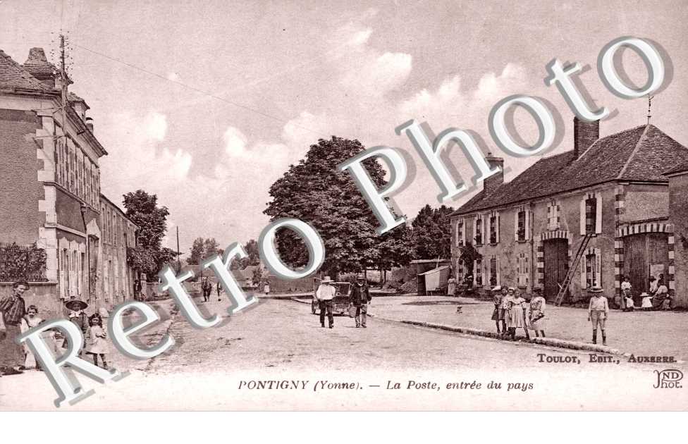 La poste, entrée du pays