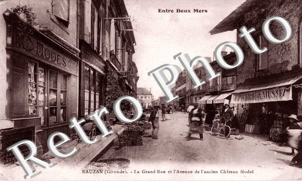 LA GRANDE RUE ET L'AVENUE DE L'ANCIEN CHATEAU feodal  ENTRE DEUX MERS