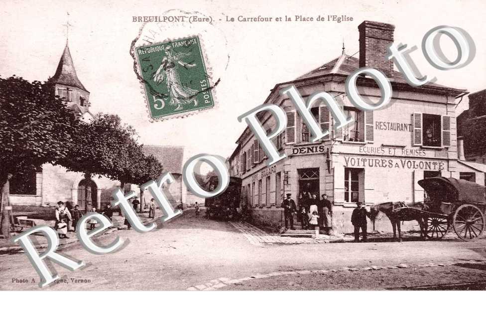 le carrefour et la place de l'eglise