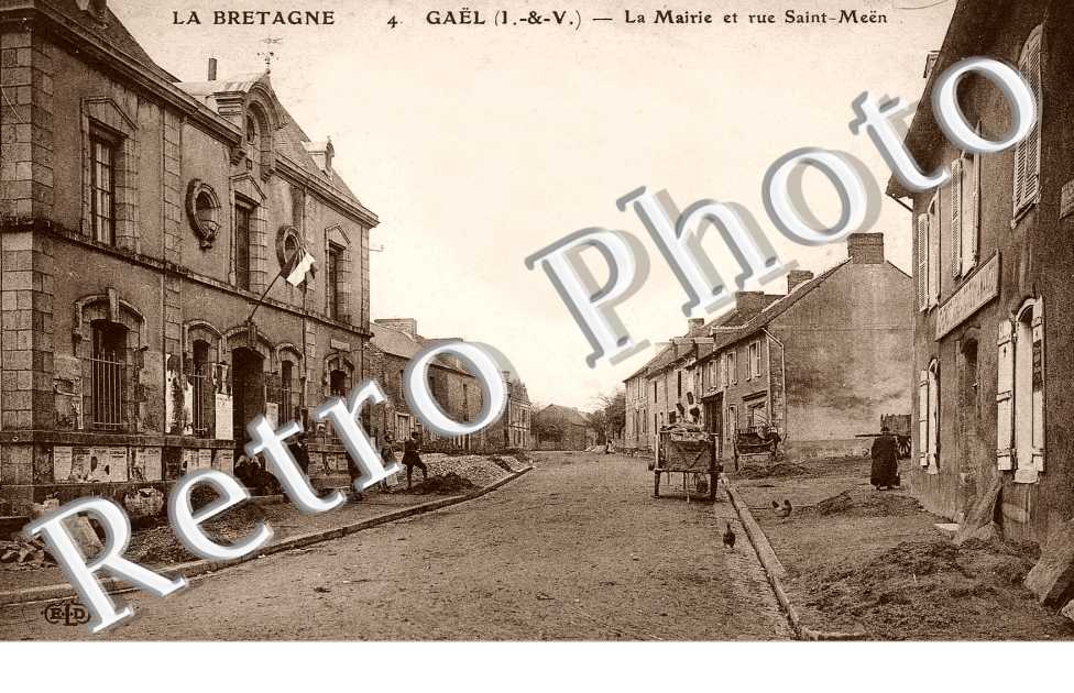 La mairie et rue Saint-Meën