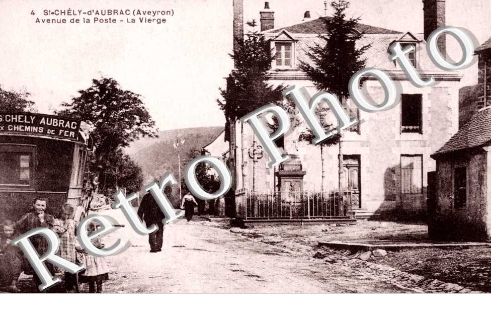 Avenue de la poste - la vierge