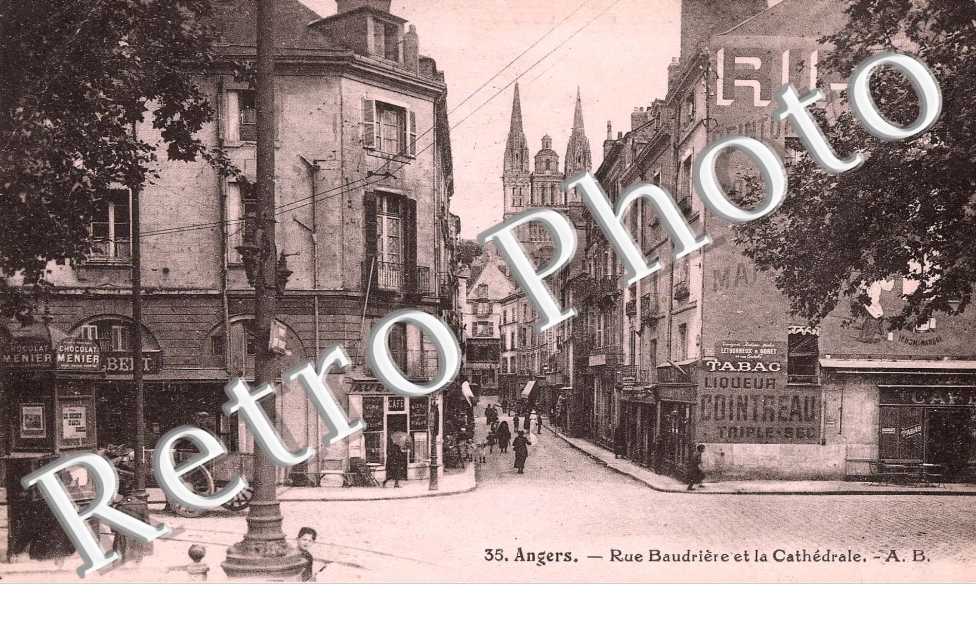 Rue Baudriere et la Cathedrale