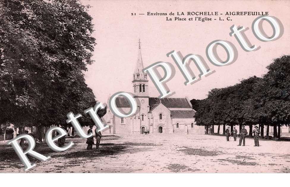 la place et l'eglise