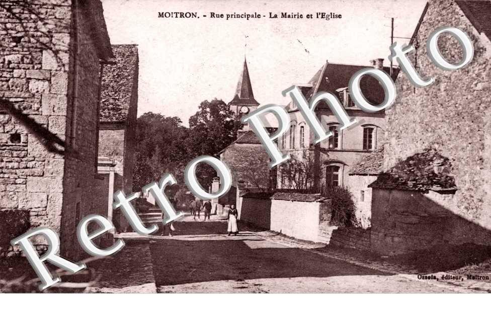 rue principale La mairie et l'eglise