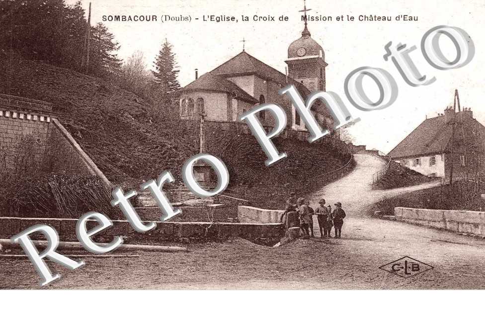 l'eglise et la croix de mission et le chateau d'eau
