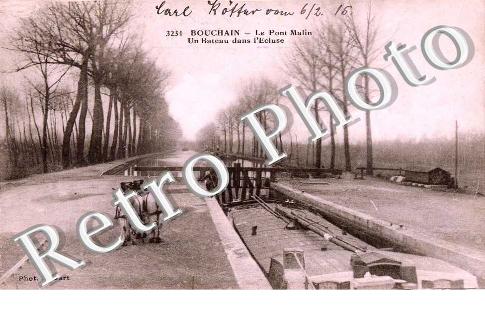 le pont Malin, un bateau dans l' ecluse
