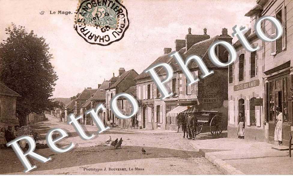 ( une rue du village )