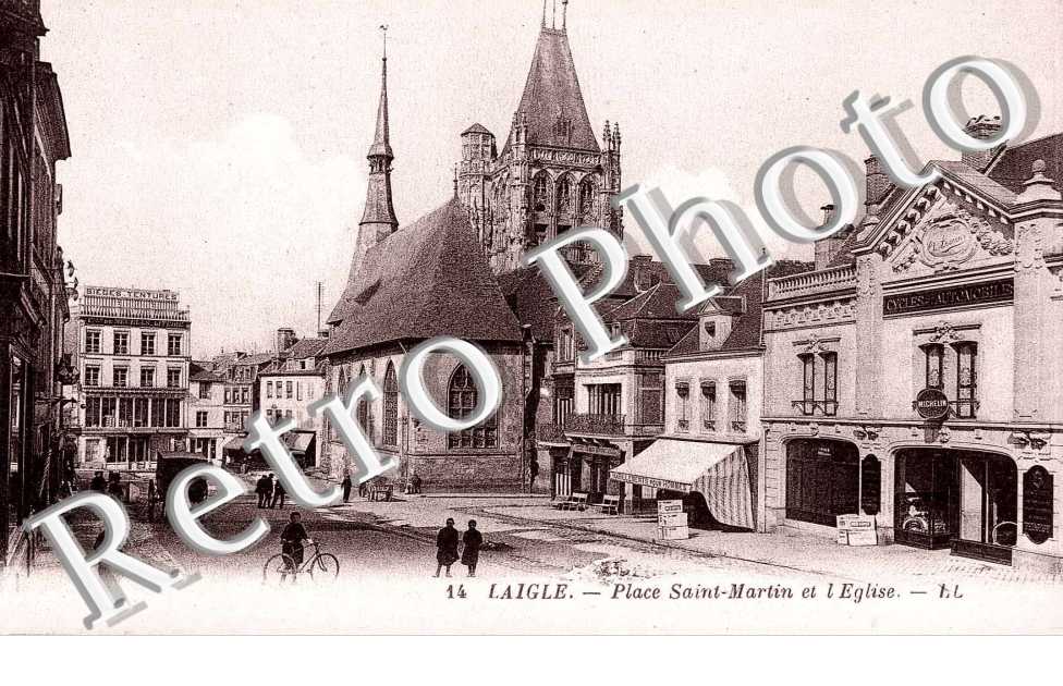 PLACE SAINT MARTIN ET L'EGLISE