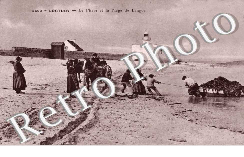 le phare et la plage de Langoz 