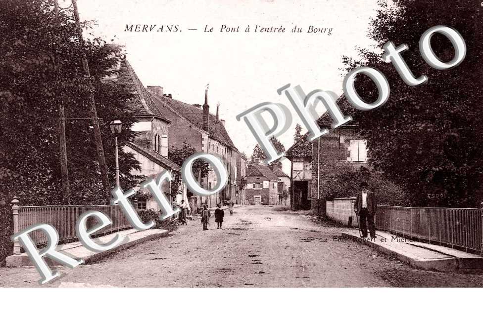 LE PONT A L'ENTREE DU BOURG