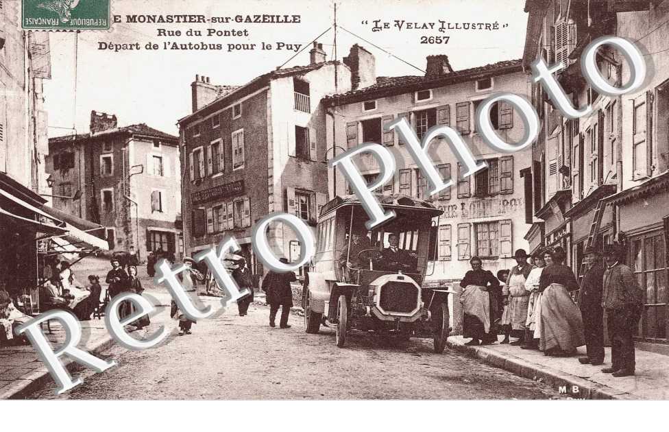 rue du pontet, depart de l'autobus pour le puy