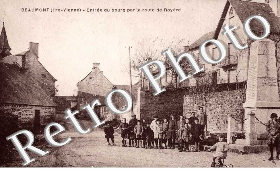 Entrée du Bourg par la Route de Royere