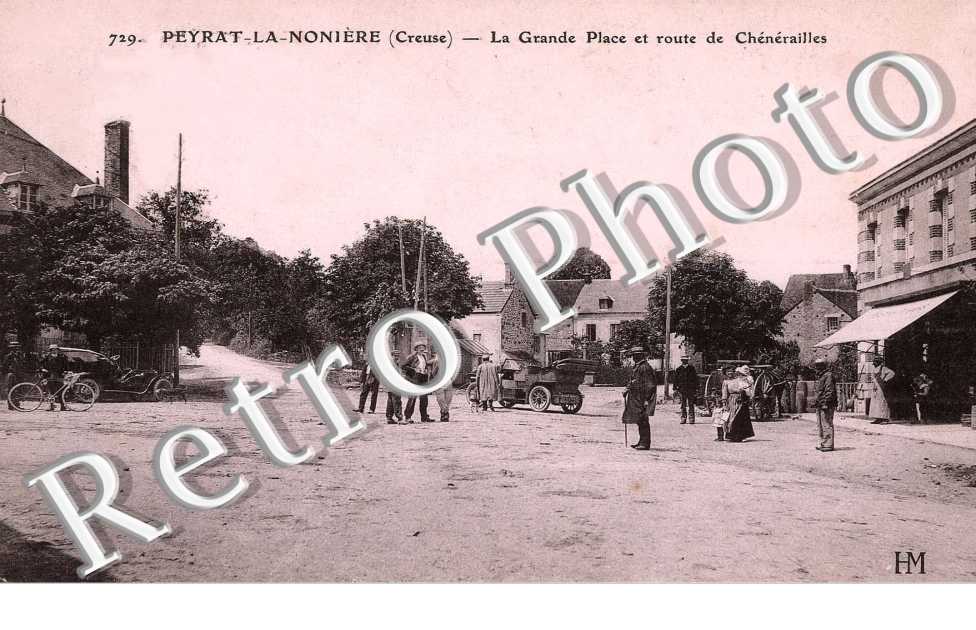 La grande place et route de Chenerailles