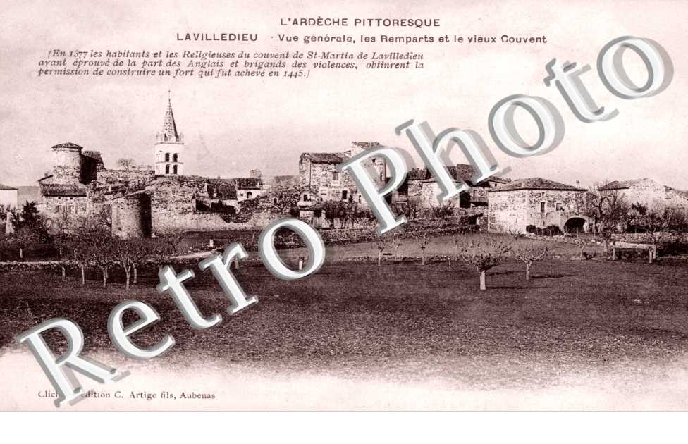 Vue générale - les remparts et le vieux couvent